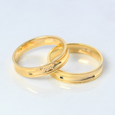 Aliança em ouro amarelo 18 kt com diamantes {unitário}