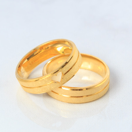 Aliança em ouro amarelo 18kt, diamantadas com coração vazado {unitário}