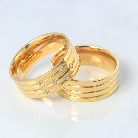 Aliança em ouro amarelo 18 kt , e diamantes {unitário}