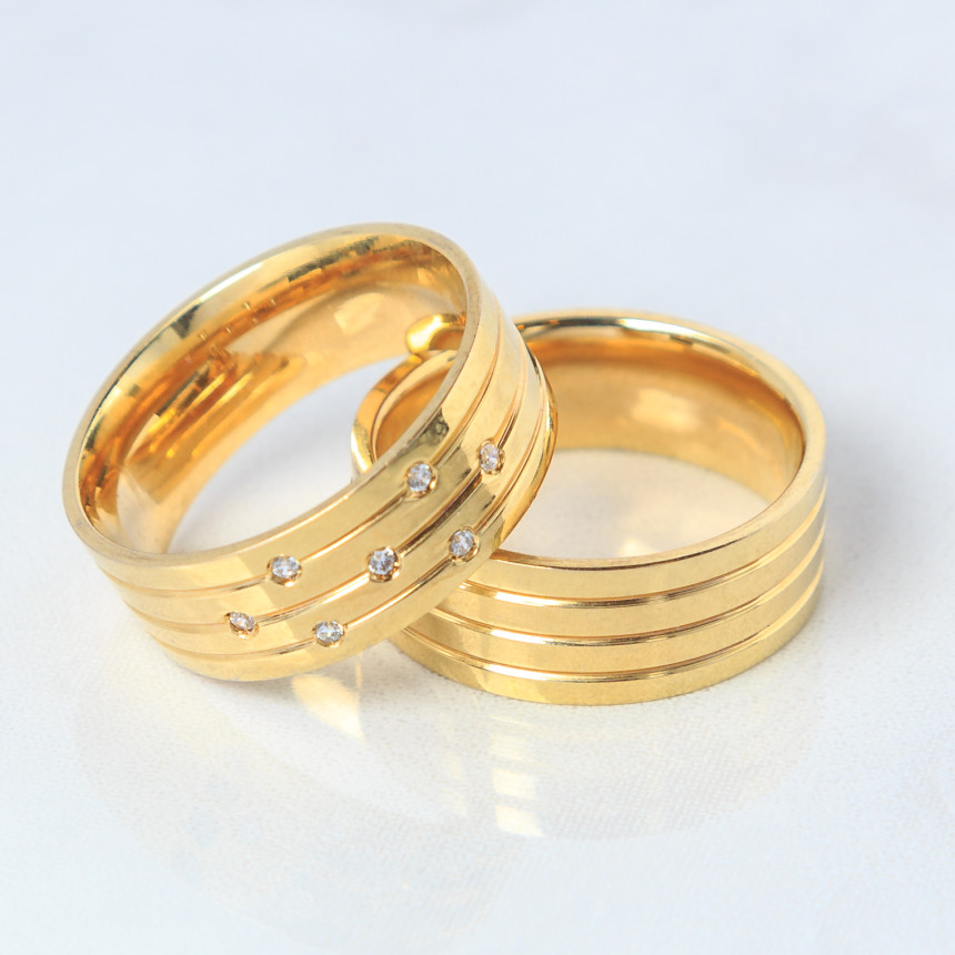 Aliança em ouro amarelo 18 kt , e diamantes {unitário}