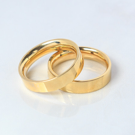 Aliança em ouro amarelo 18 kt reta anatômica com diamantes {unitário}