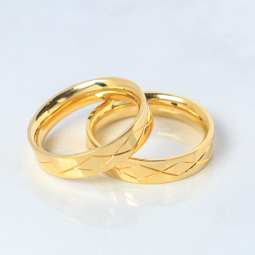 Aliança ouro amarelo 18kt trabalhada {unitário}