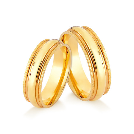 Aliança em ouro amarelo 18 kt, semi anatômica, com frisos diamantados {unitário}
