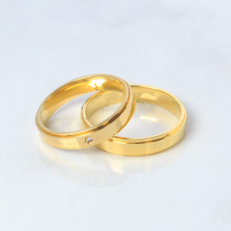 Aliança em ouro amarelo 18 kt reta com diamante { unitário}