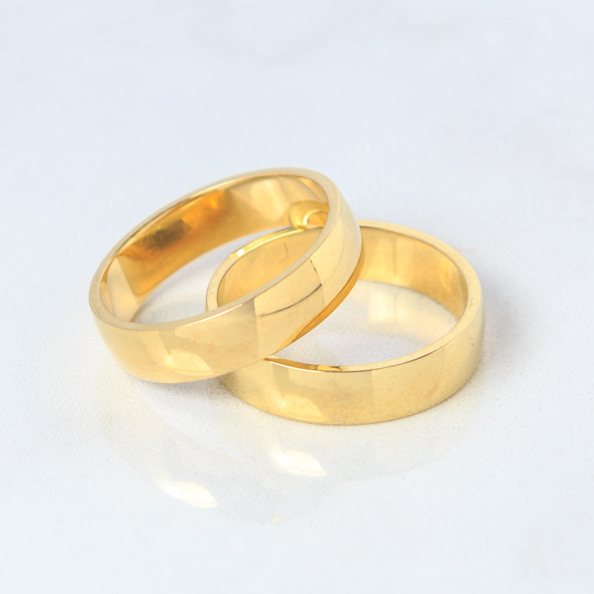 Aliança em ouro amarelo 18kt, abaulada semi anatômica {unitário}