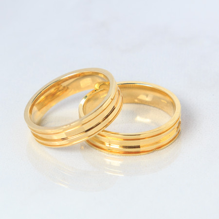 Aliança em ouro amarelo 18 kt com frisos {unitário}