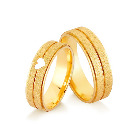 Aliança em ouro amarelo 18 kt com coração vazado e diamantada {unitário}