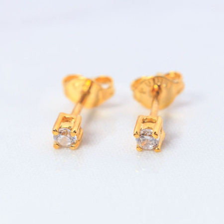Brinco em ouro amarelo 18 kt com diamantes