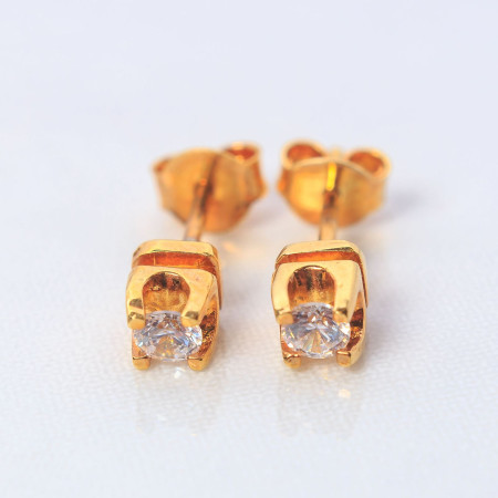 Brinco em ouro amarelo 18 kt com diamantes