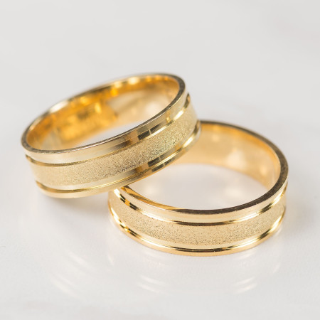 Aliança em ouro amarelo 18 kt diamantada {unitário}