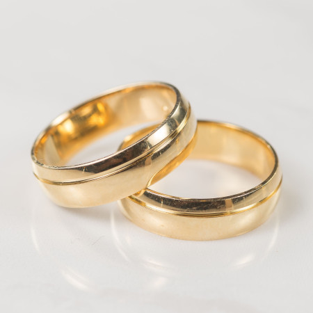 Aliança em ouro amarelo 18 kt com diamante {unitário}