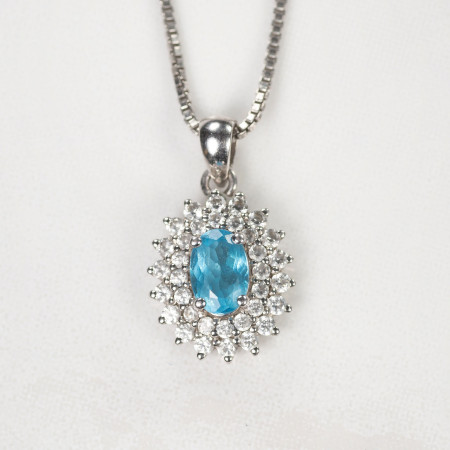 Corrente com pingente em ouro branco com diamantes e topázio azul