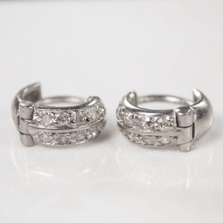 Brinco argola em ouro branco com diamantes