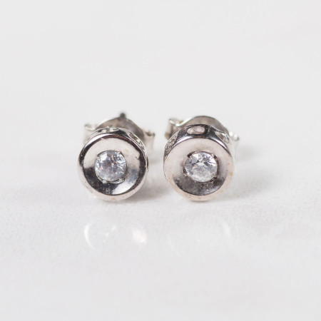 Brincos em ouro branco com diamantes 0,10 pontos 