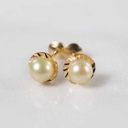 Brinco infantil em ouro com pérolas