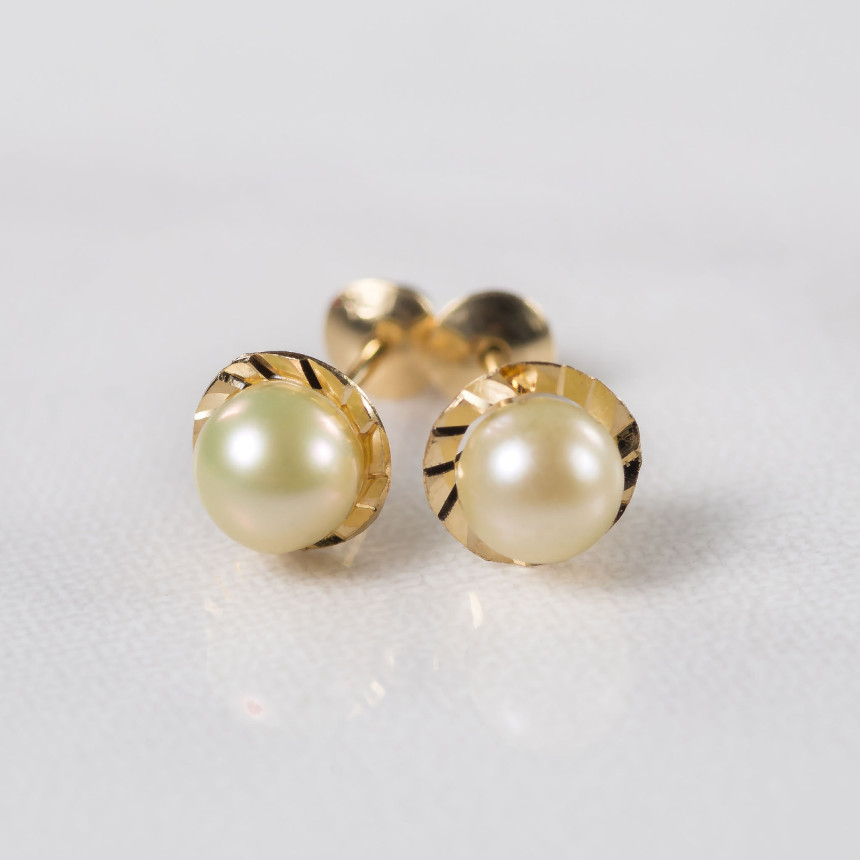Brinco infantil em ouro com pérolas