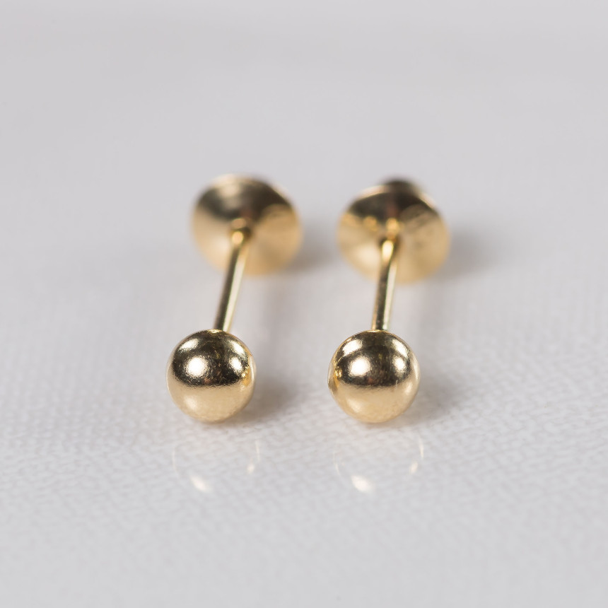 Brinco bolinha infantil em ouro amarelo