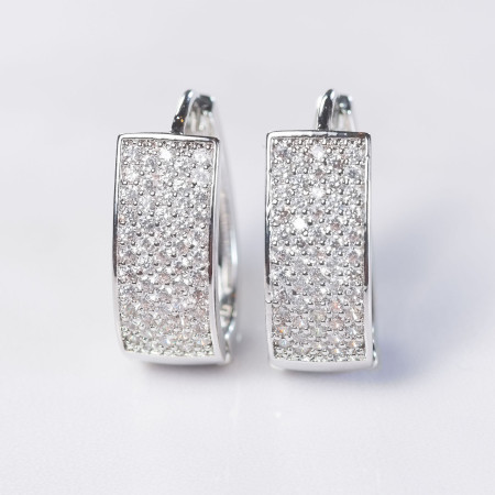 Brincos em ouro branco com diamantes