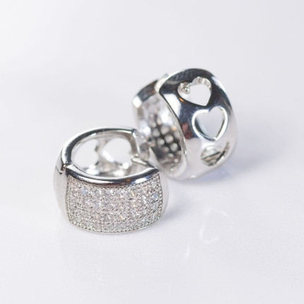 Brinco em ouro branco com diamantes 