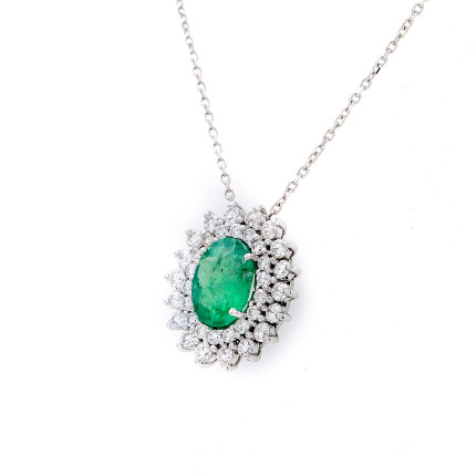 Corrente com pingente em ouro branco com brilhantes e esmeralda