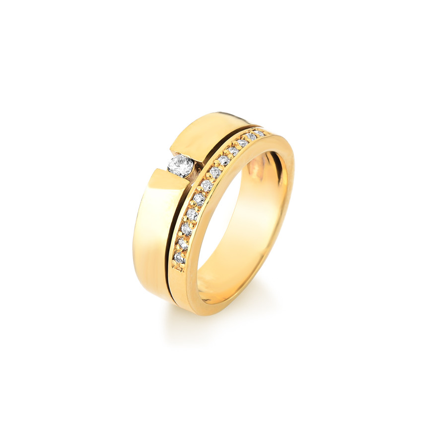 Aliança em ouro amarelo com diamante