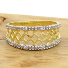 Anel Trabalhado com 8 Diamantes, em Ouro Amarelo 18 Kilates
