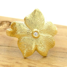 Anel Flor com 1 Diamante, em Ouro Amarelo 18 Kilates