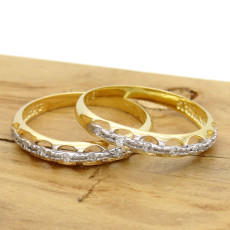 Par de Aparadores com 14 Diamantes, em Ouro Amarelo 18 Kilates