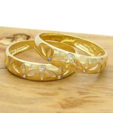 Par de Aparadores com 12 Diamantes, em Ouro Amarelo 18 Kilates