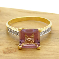 Anel com Rose de France e 8 Diamantes, em Ouro Amarelo 18 Kilates