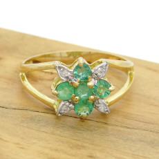 Anel Chuveiro com Esmeraldas e Diamates, em Ouro Amarelo 18 Kilates