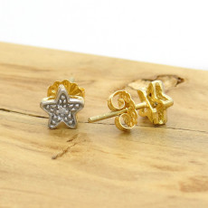 Par de Brincos Estrela com Diamantes, em Ouro Amarelo 18 Kilates