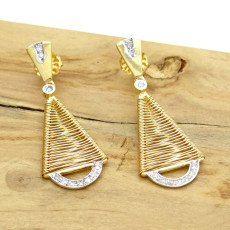 Par de Brincos Aramado com Diamantes, em Ouro 18 Kilates