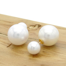 Par de Brincos com Pérolas Shell Branca, em Ouro Amarelo 18 Kilates