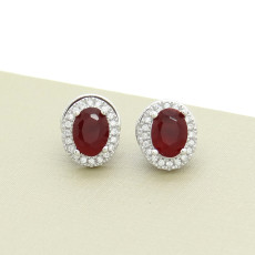 Par de Brincos com Cristais Rubi e Zircônias, em Prata 925 com Banho de Ródio