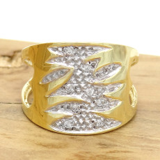 Anel Trabalhado com 9 Diamantes, em Ouro Amarelo 18 Kilates