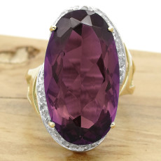 Anel com Ametista e 10 Diamantes, em Ouro Amarelo 18 Kilates