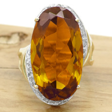 Anel com Citrino e 10 Diamantes, em Ouro Amarelo 18 Kilates