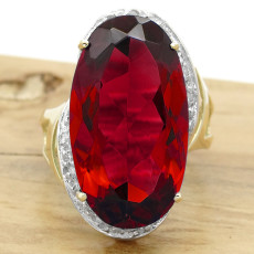 Anel com Quartzo Rubi e 10 Diamantes, em Ouro Amarelo 18 Kilates