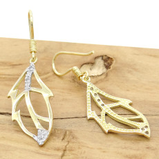 Par de Brincos Folha com 14 Diamantes, em Ouro Amarelo 18 Kilates