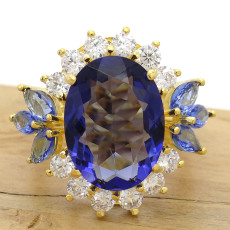 Anel com Cristais de Tanzanita e Zircônias, em Prata 925 Folheado a Ouro
