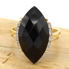 Anel Navete com Ônix e 8 Diamantes, em Ouro Amarelo 18 Kilates