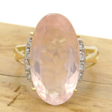 Anel com Quartzo Rosa e 8 Diamantes, em Ouro Amarelo 18 Kilates