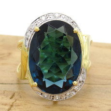 Anel Oval com London Blue e 10 Diamantes, em Ouro Amarelo 18 Kilates