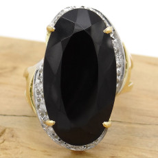 Anel Oval com Ônix e 10 Diamantes, em Ouro Amarelo 18 Kilates