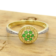 Anel Chuveiro com 7 Esmeraldas e 4 Diamantes, em Ouro Amarelo 18 Kilates