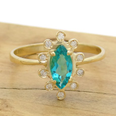 Anel Navete com Cristal de Turmalina Paraíba e 10 Diamantes, em Ouro Amarelo 18 Kilates