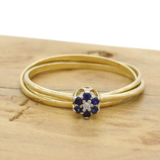 Anel Chuveiro, 3 Aros com 6 Safiras e 1 Diamante, em Ouro Amarelo 18 Kilates