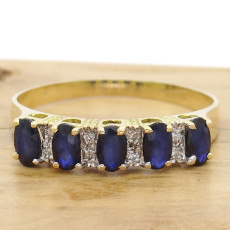 Meia Aliança com 5 Safiras e 8 Diamantes, em Ouro Amarelo 18 Kilates