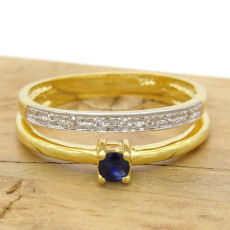 Anel Solitário com Safira e 8 Diamantes, em Ouro Amarelo 18 Kilates